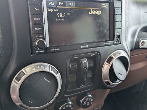 Used 2017 Jeep Wrangler Unlimited Rubicon w/ Connectivity Group image 20