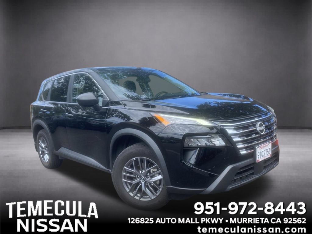 Used 2025 Nissan Rogue S AWD/4WD image 1