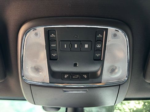 Used 2017 Jeep Grand Cherokee Overland w/ Jeep Active Safety Group image 33