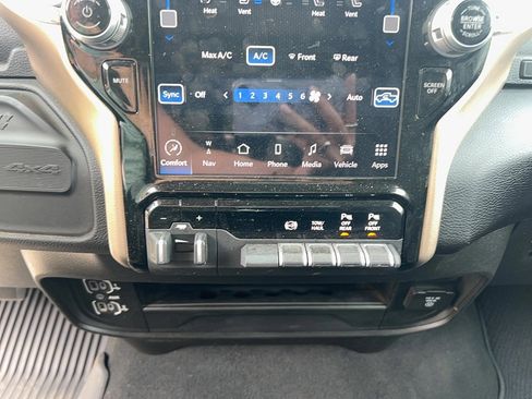 Used 2024 RAM 2500 Laramie AWD/4WD image 20