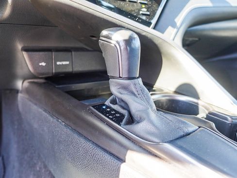 Used 2021 Toyota Camry SE w/ Carpet Mat Package (TMS) FWD image 25