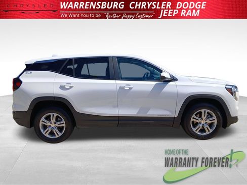 Used 2024 GMC Terrain SLE AWD/4WD image 3
