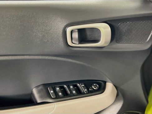 Certified 2023 Hyundai Venue SEL FWD image 18