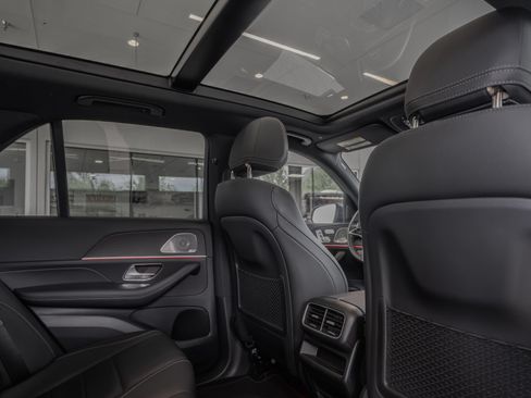 Certified 2025 Mercedes-Benz GLE 450e 4MATIC image 28