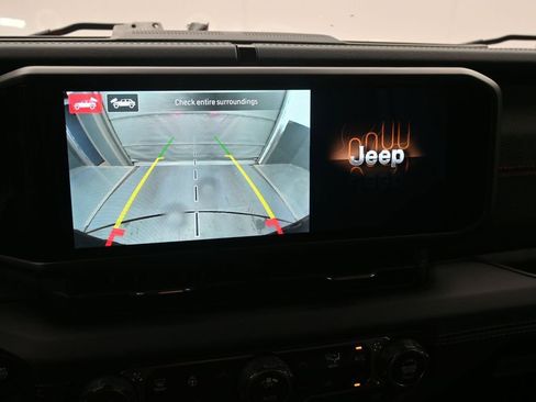 Used 2025 Jeep Wrangler Unlimited Rubicon AWD/4WD image 16