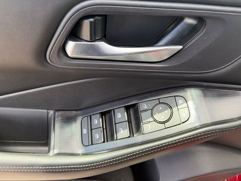 Used 2025 Nissan Rogue SV FWD image 21