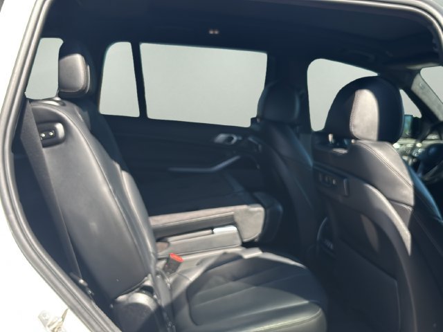 Used 2021 BMW X7 xDrive40i w/ Premium Package AWD/4WD image 11