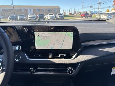 New 2025 Chevrolet Equinox LT w/ Safety and Technology Package image 17