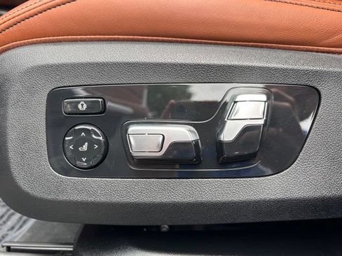 Used 2024 BMW X7 xDrive40i w/ M Sport Package AWD/4WD image 15