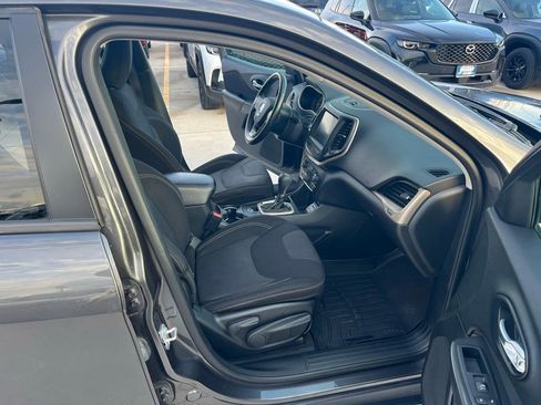 Used 2015 Jeep Cherokee Latitude w/ Comfort/Convenience Group image 15