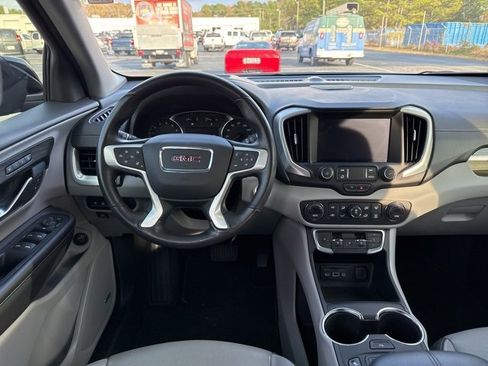 Used 2022 GMC Terrain SLT w/ Infotainment Package II image 11