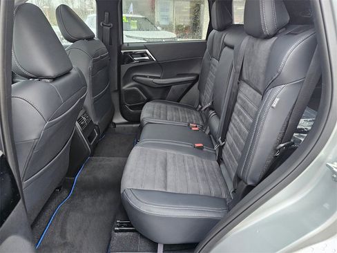 New 2025 Mitsubishi Outlander SE image 11