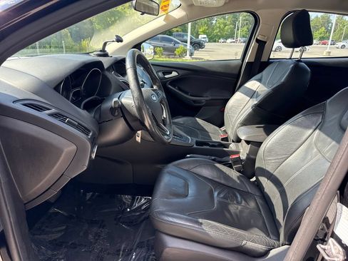 Used 2016 Ford Focus SE w/ Equipment Group 201A FWD image 12