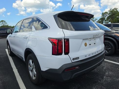 Used 2022 Kia Sorento LX FWD image 7