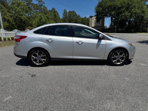 Used 2014 Ford Focus SE w/ Equipment Group 201A FWD image 7