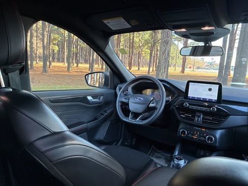 Used 2025 Ford Escape ST-Line image 25