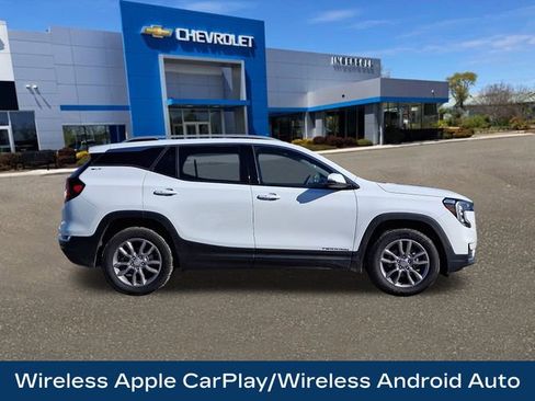 Used 2024 GMC Terrain SLT image 10