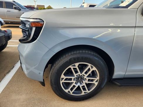 Used 2025 Ford Expedition Active RWD image 7