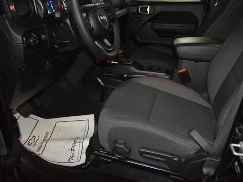 Used 2025 Jeep Gladiator Rubicon AWD/4WD image 39