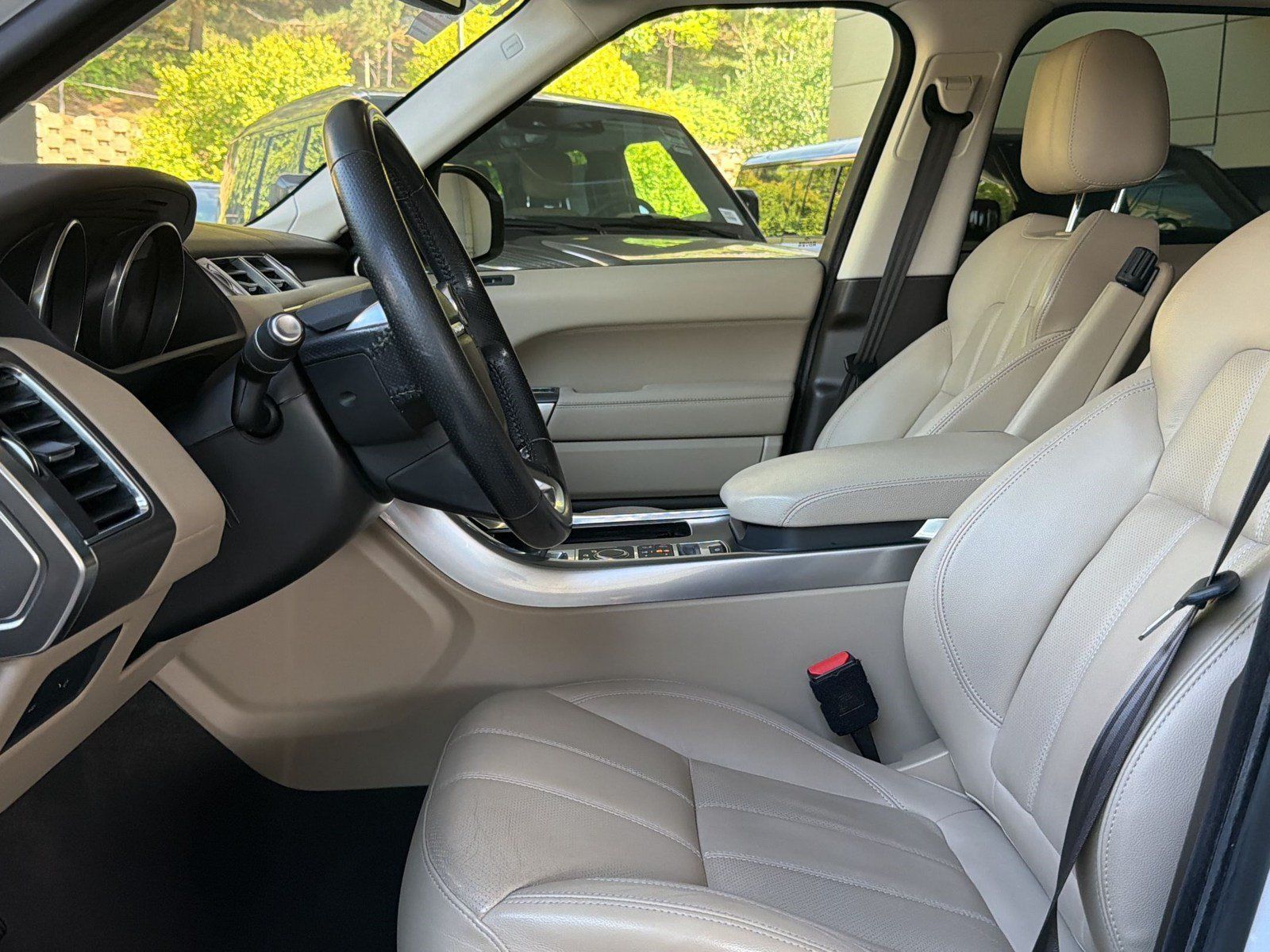 Used 2016 Land Rover Range Rover Sport SE AWD/4WD image 28