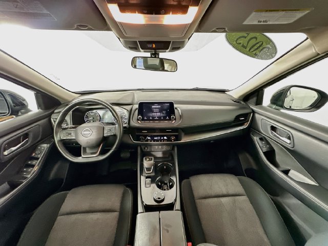 Used 2025 Nissan Rogue SV AWD/4WD image 3