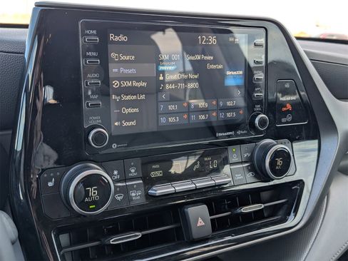 Used 2021 Toyota Highlander XLE image 13