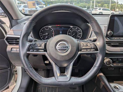 Used 2020 Nissan Altima 2.5 SR w/ Premium Package FWD image 17