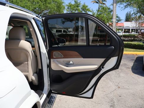 Used 2021 Mercedes-Benz GLE 450 4MATIC w/ AMG Line Exterior image 29