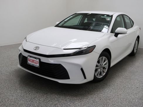 Used 2025 Toyota Camry LE FWD image 2