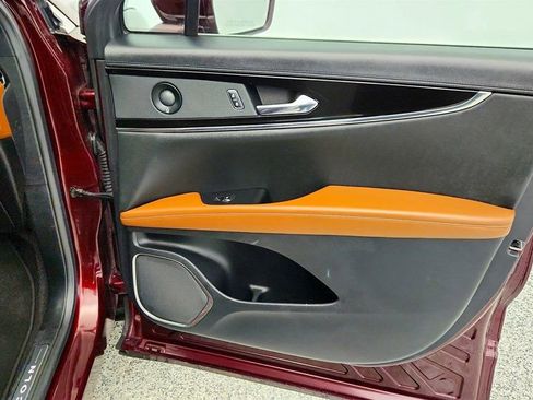 Used 2022 Lincoln Nautilus Reserve w/ Luxury Package image 27