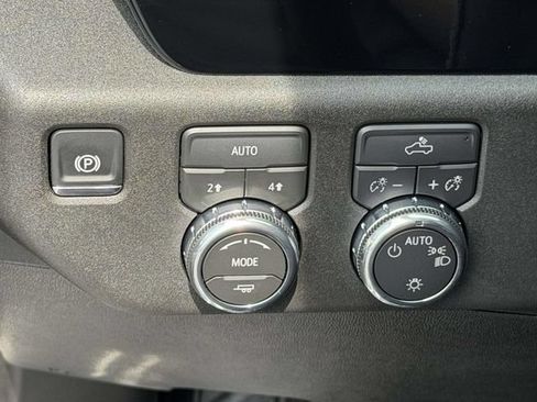 Used 2026 GMC Sierra 1500 SLE w/ Preferred Package AWD/4WD image 18