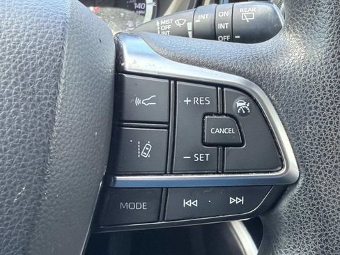 Used 2021 Toyota Highlander L FWD image 25