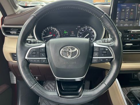 Used 2020 Toyota Highlander Limited image 38