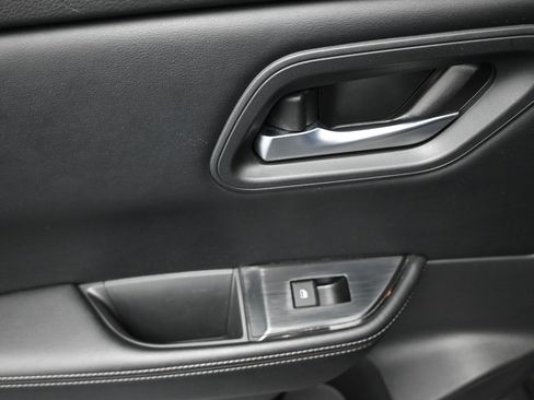 Used 2025 Nissan Rogue SV FWD image 19