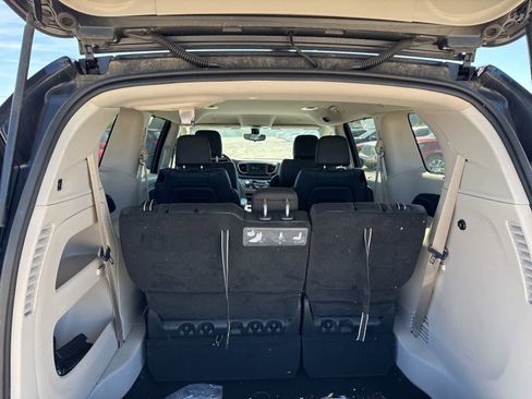 Used 2018 Chrysler Pacifica Touring-L FWD image 14