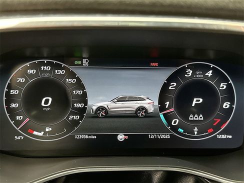 Used 2023 Jaguar F-PACE SVR image 15