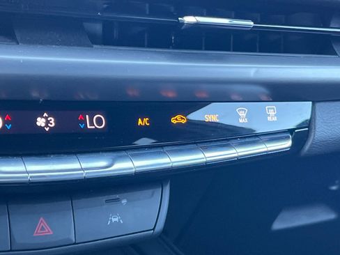 Certified 2024 Cadillac XT4 Premium Luxury image 30