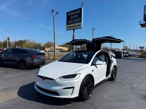 Used 2023 Tesla Model X image 1