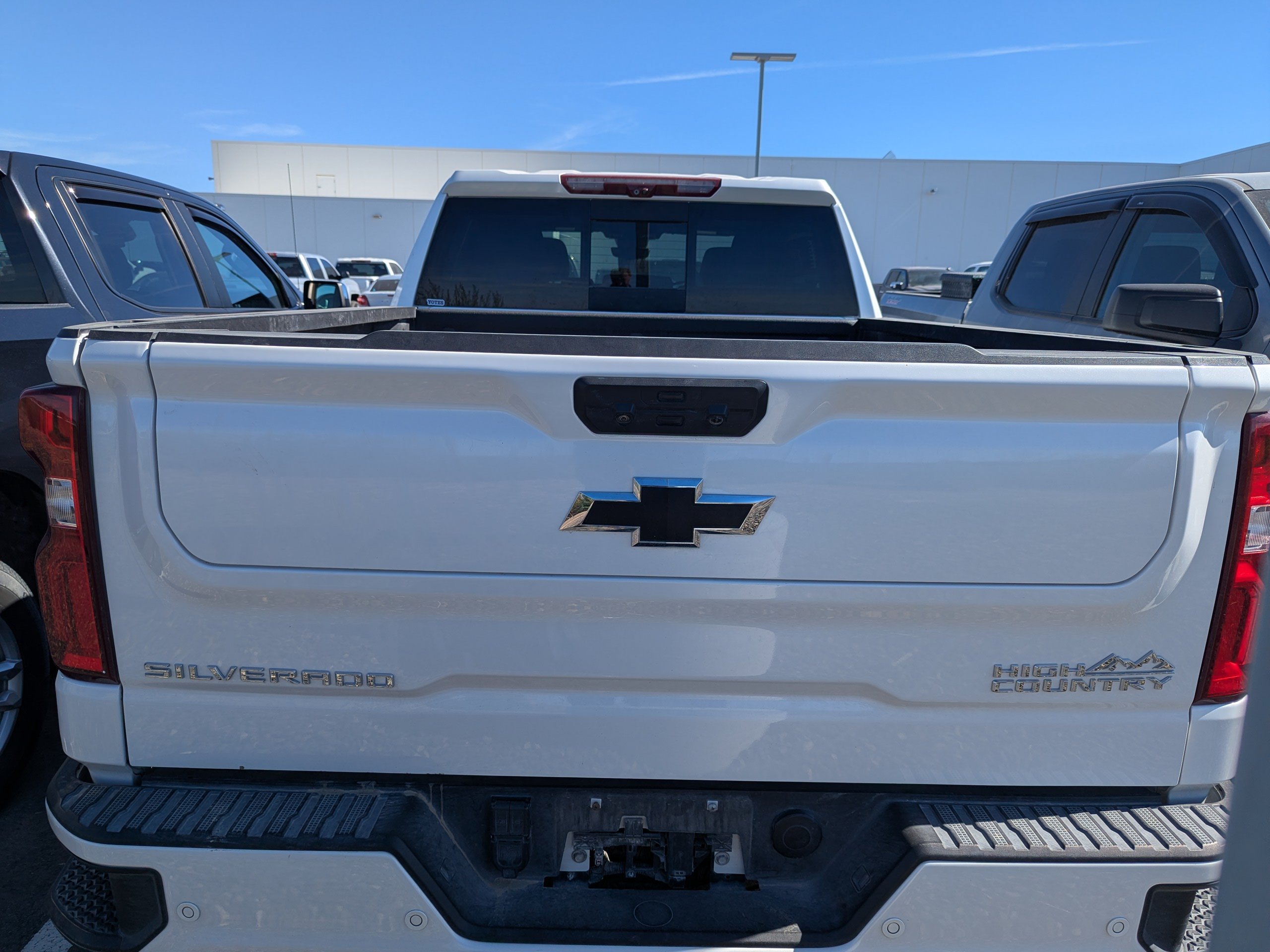 Used 2023 Chevrolet Silverado 1500 High Country w/ High Country Premium Package AWD/4WD image 6