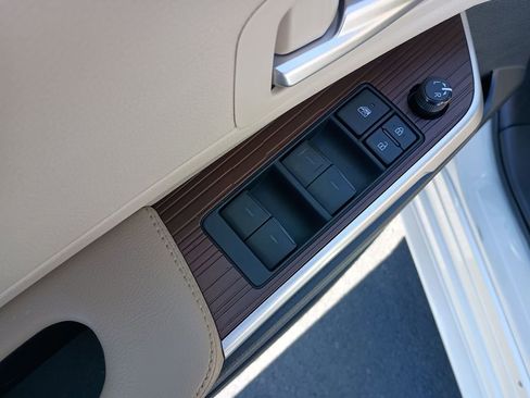 Used 2021 Toyota Sienna XLE image 19