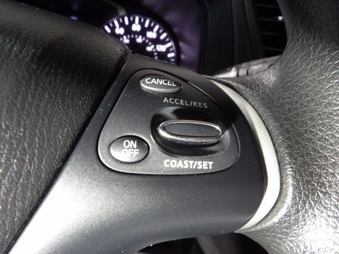 Used 2020 Nissan Pathfinder S FWD image 21