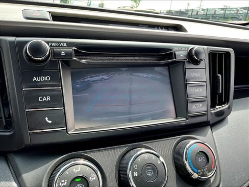 Used 2018 Toyota RAV4 LE w/ All Weather Liner Package AWD/4WD image 35