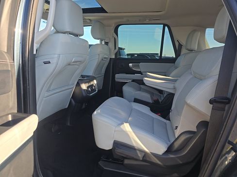 Used 2025 Ford Expedition Max Platinum w/ Driver's Package AWD/4WD image 8