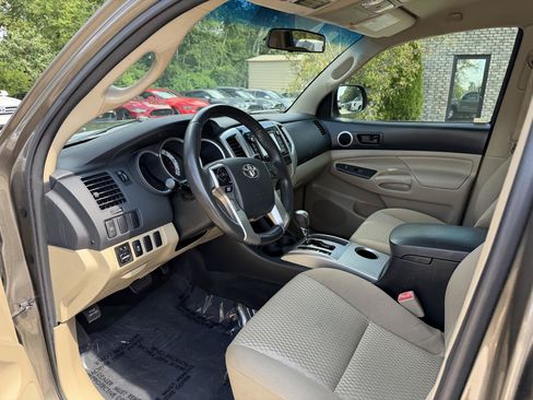 Used 2015 Toyota Tacoma PreRunner w/ SR5 Package RWD image 10
