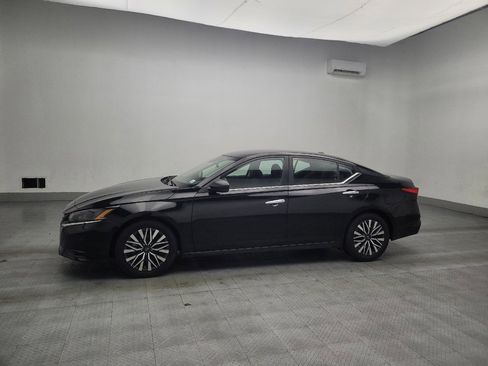 Used 2024 Nissan Altima 2.5 SV image 2