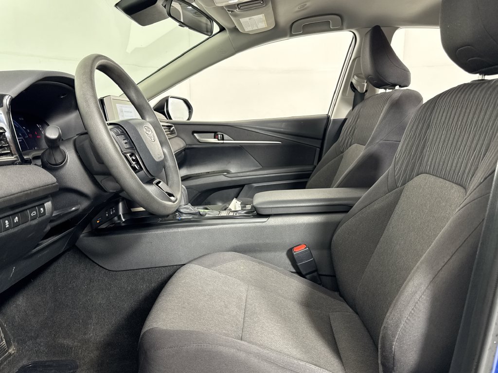 Used 2025 Toyota Camry LE FWD image 10