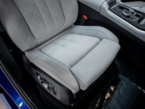 Used 2025 BMW X5 M60i w/ Climate Comfort Package image 37