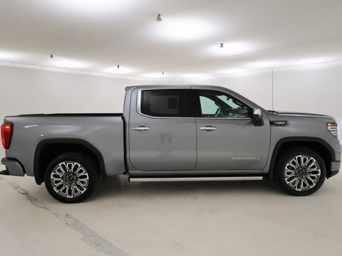 Used 2025 GMC Sierra 1500 Denali Ultimate image 2