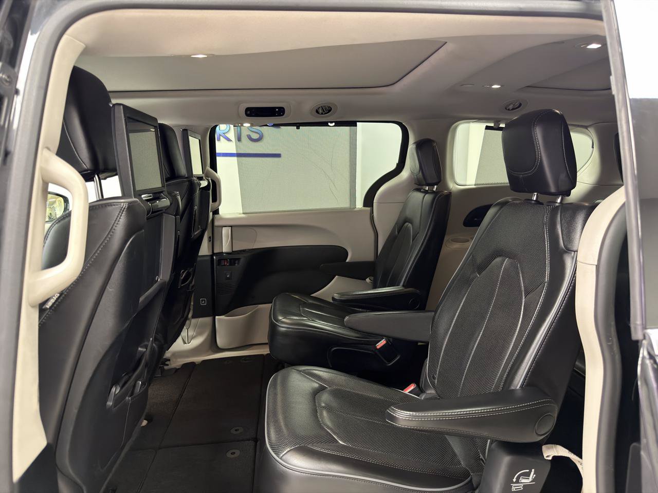 Used 2019 Chrysler Pacifica Limited FWD image 31
