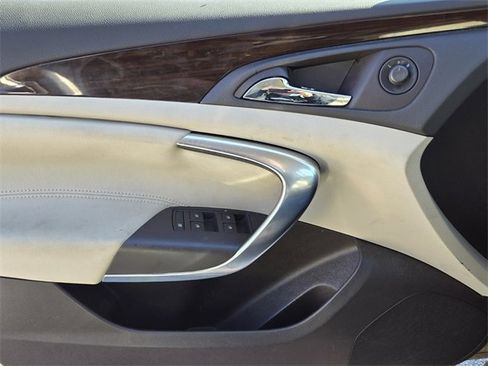 Used 2011 Buick Regal CXL image 17